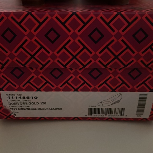 Brand new, never worn, in original box. - Picture 4 of 6